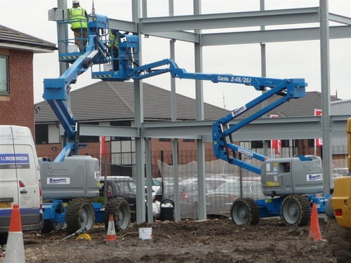 雨湖自行曲臂升降車出租多少錢一天出租的不只是設備,是施工的信心